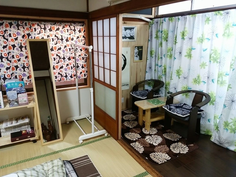 ゲスト HOUSE LOUNGE たき 福井