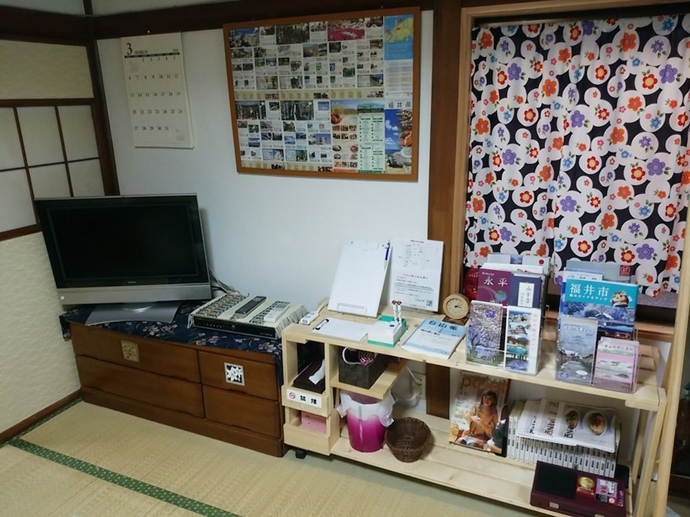 ゲスト HOUSE LOUNGE たき 福井