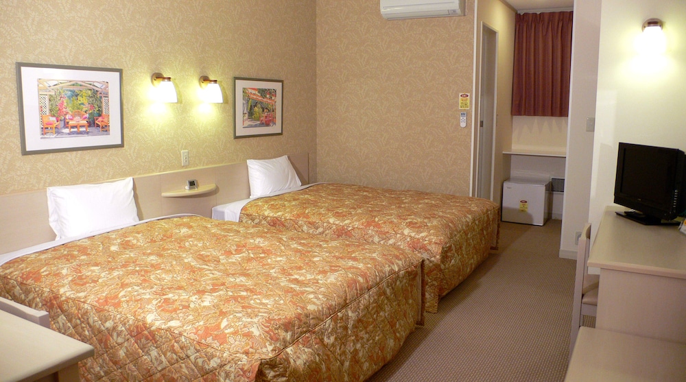 ファミリーロッジ旅籠屋・伊勢松阪店 鈴鹿