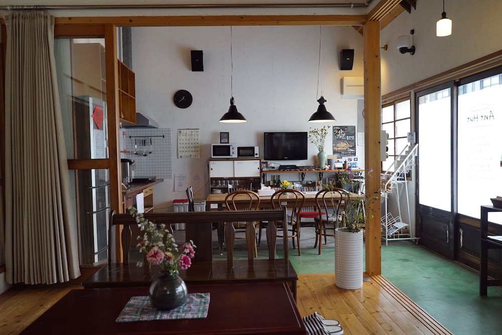 GUESTHOUSE ANT HUT 岐阜