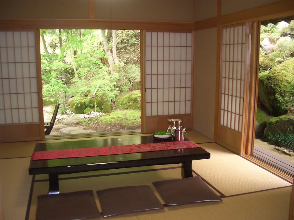 やすらぎの別邸 四季亭 甲府