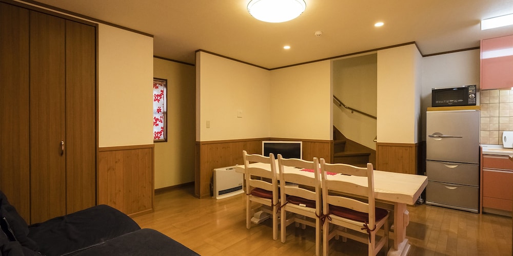 ヴィラ アンソレイユ 甲府