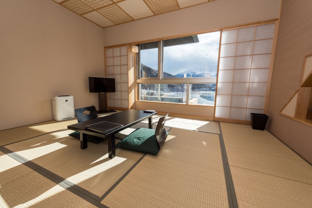 湖のホテル 甲府