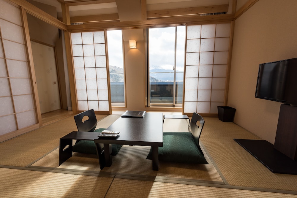 湖のホテル 甲府