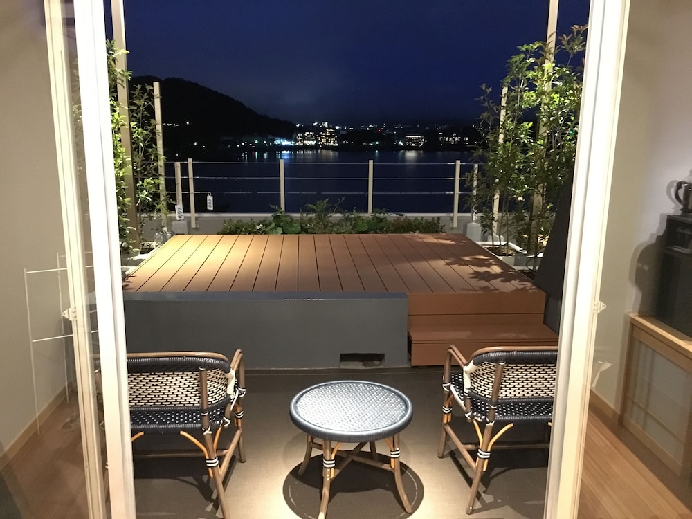 湖のホテル 甲府