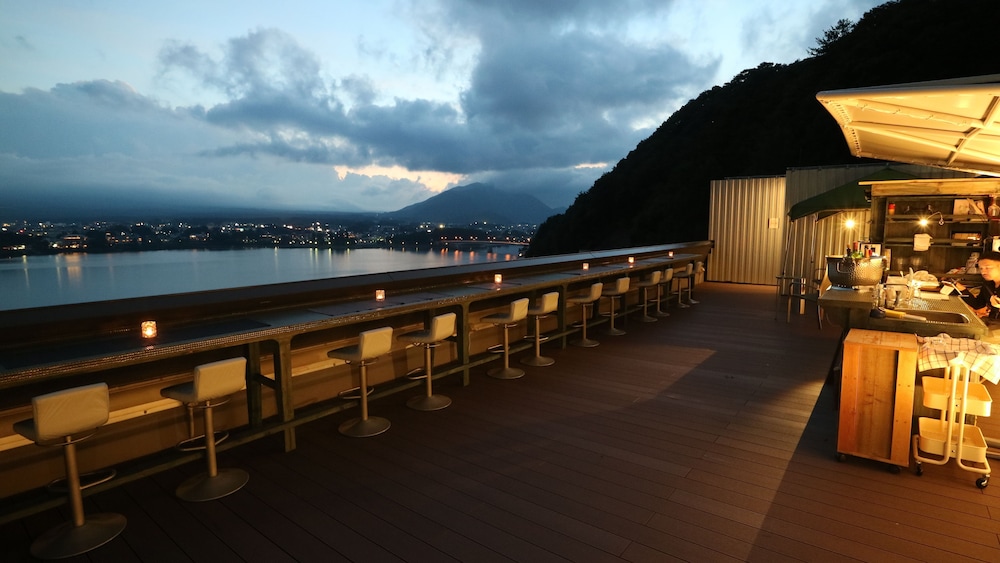 湖のホテル 甲府
