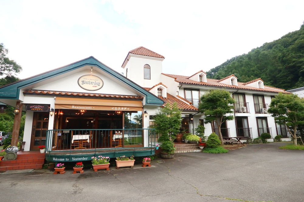 ホテル & レストラン イエスタディ 甲府