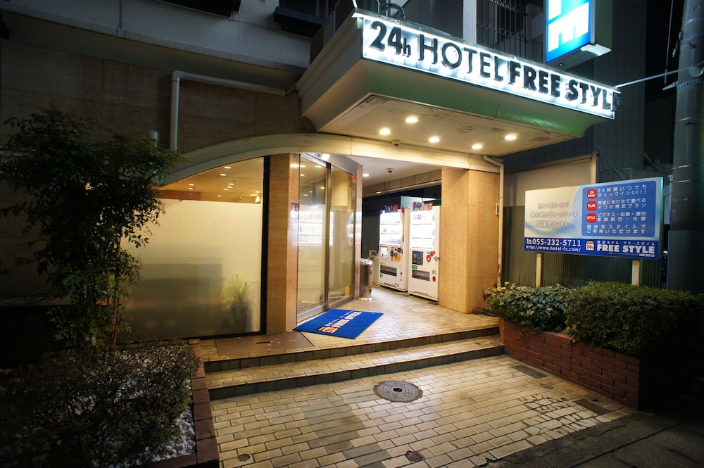 格安ホテル フリースタイル 甲府