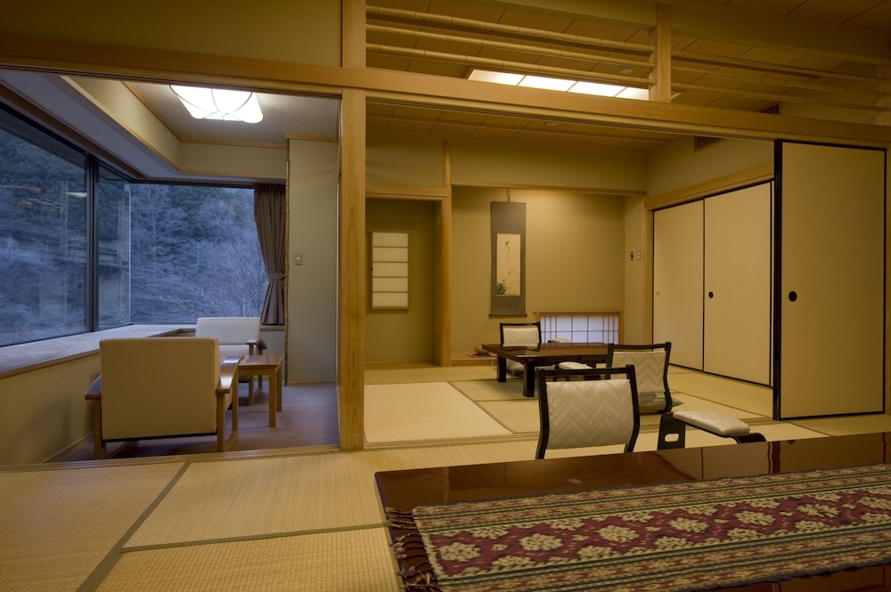 西山温泉 慶雲館 甲府