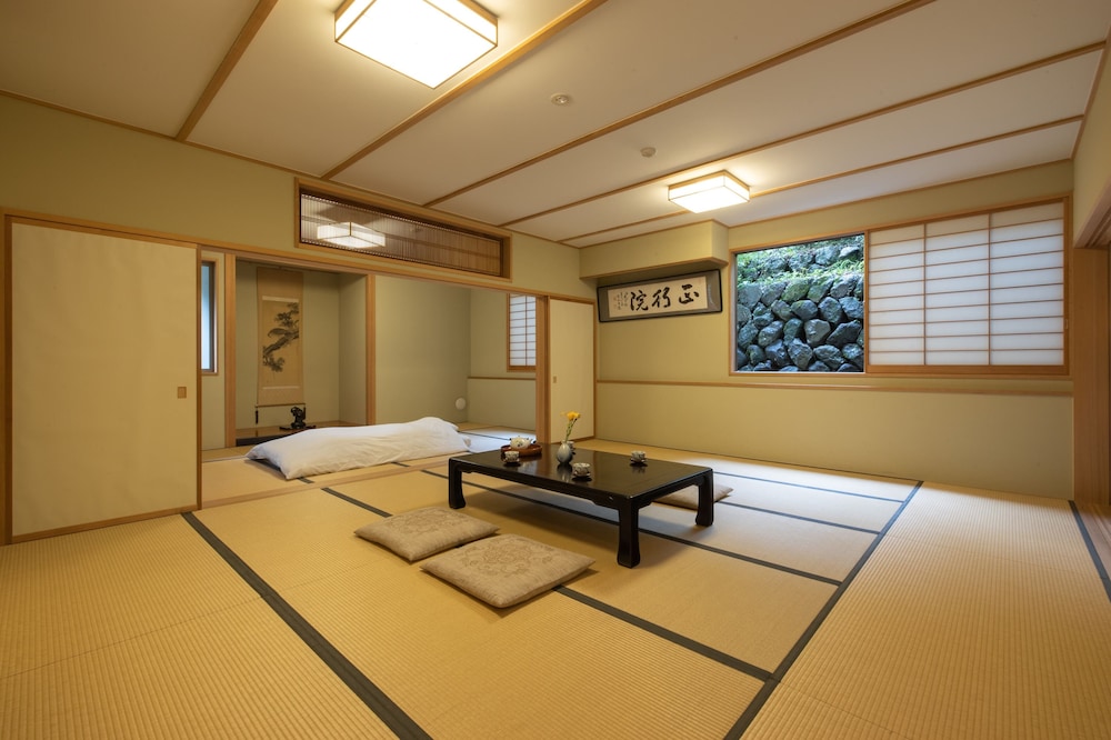 宿坊 武井坊 TEMPLE HOTEL TAKEIBO 甲府