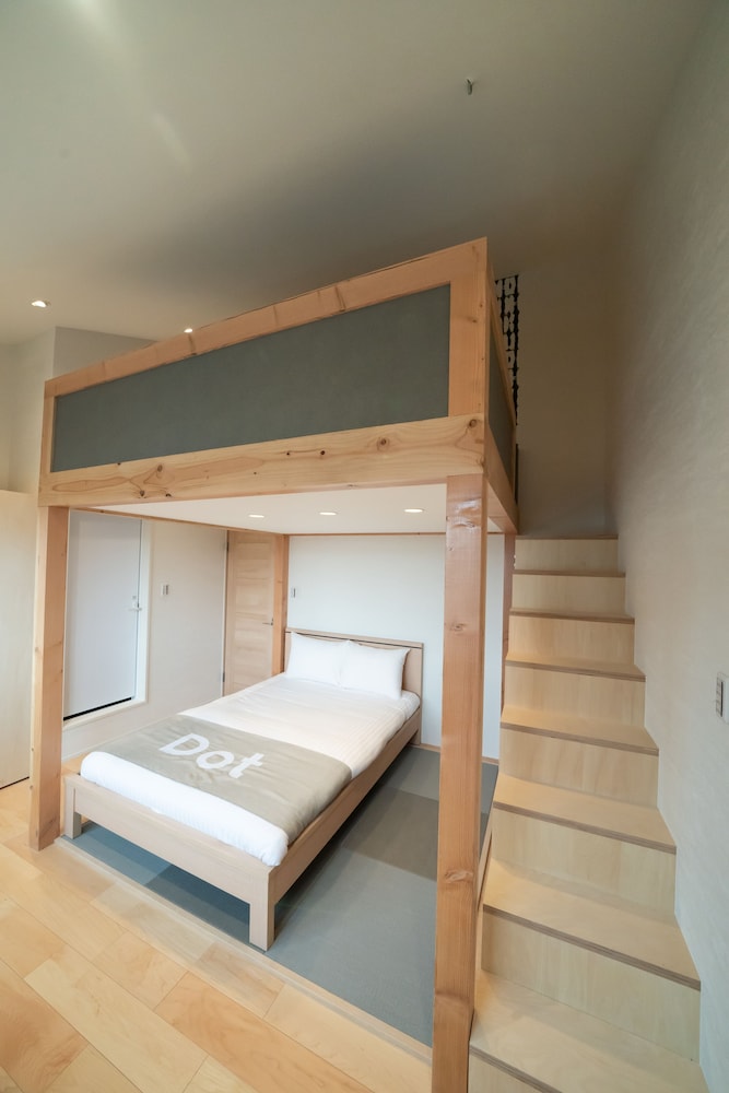 DOT HOSTEL & BAR 甲府