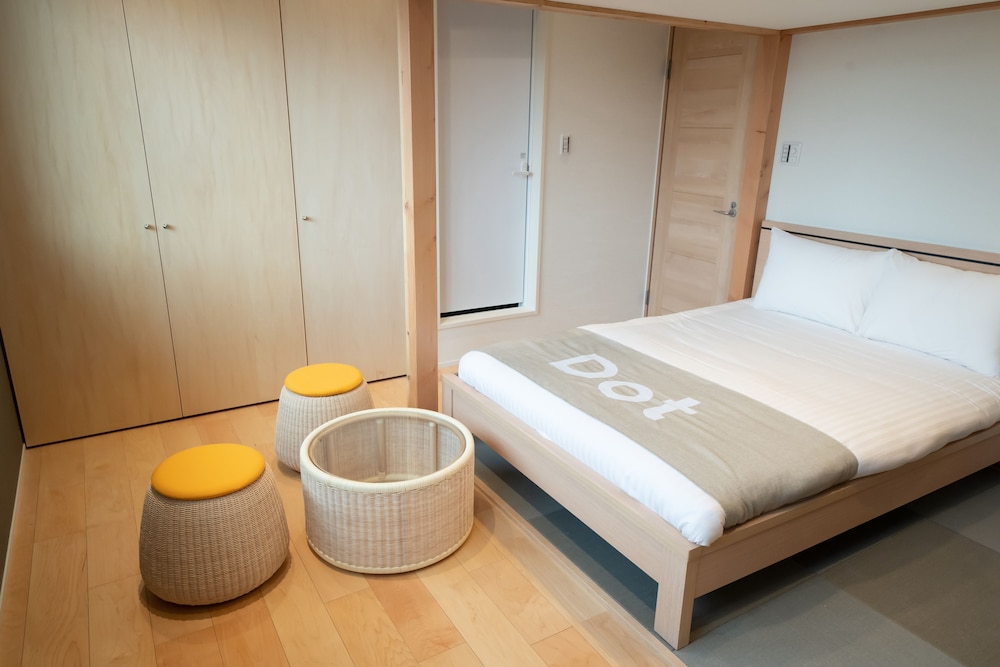 DOT HOSTEL & BAR 甲府