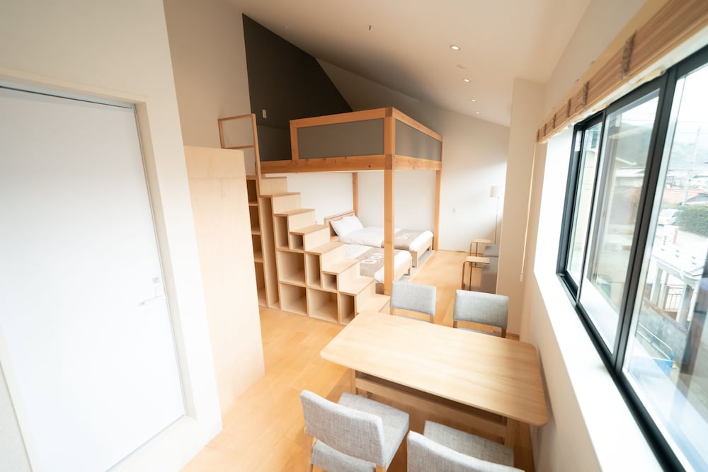 DOT HOSTEL & BAR 甲府