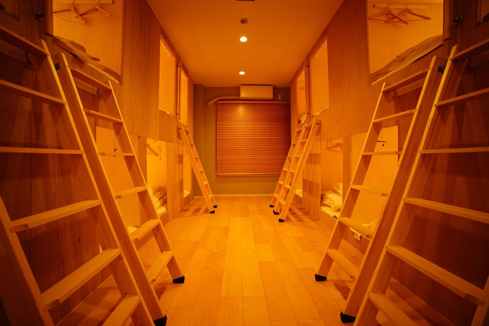 DOT HOSTEL & BAR 甲府