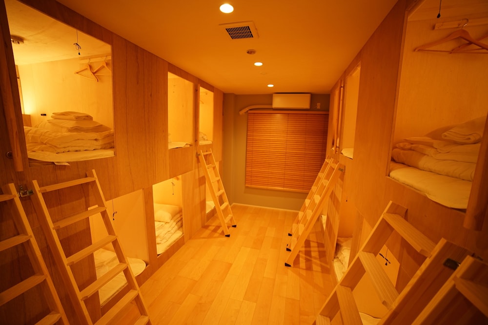 DOT HOSTEL & BAR 甲府