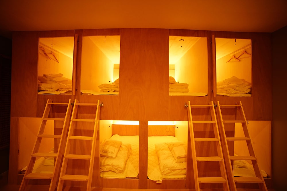 DOT HOSTEL & BAR 甲府
