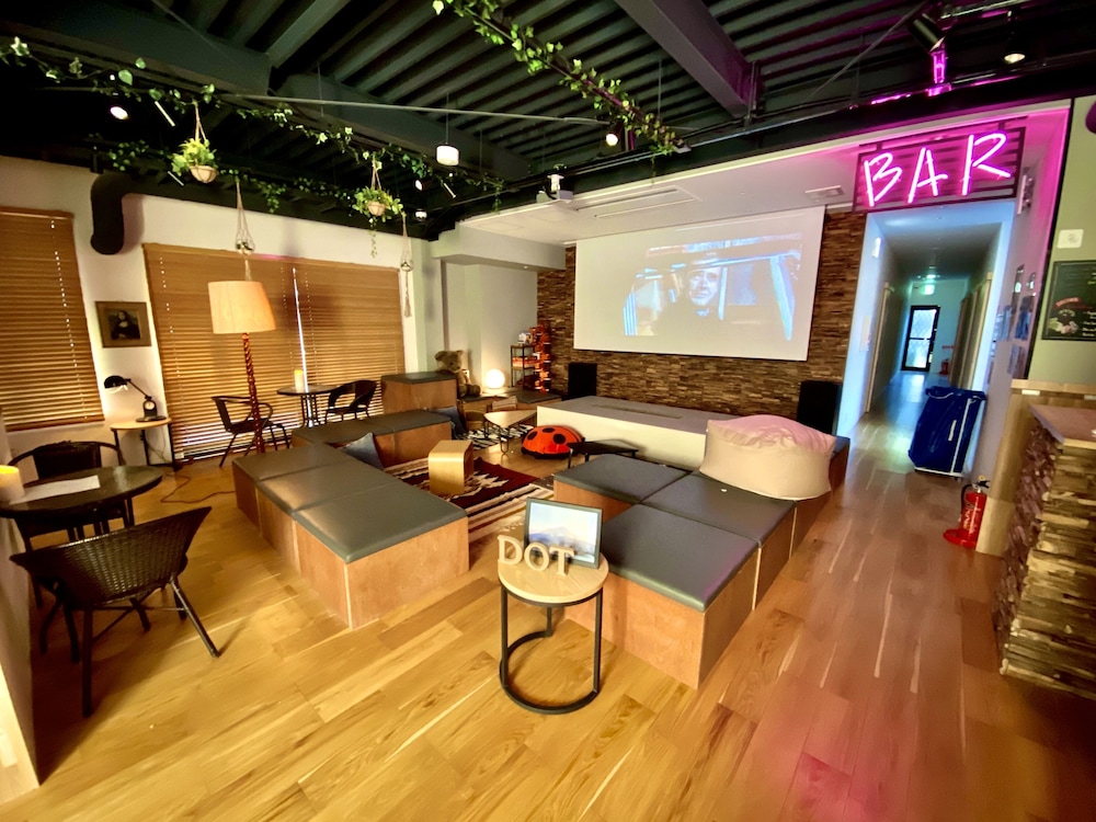 DOT HOSTEL & BAR 甲府