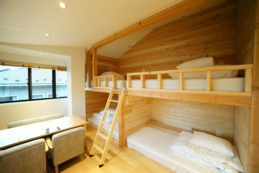 DOT HOSTEL & BAR 甲府