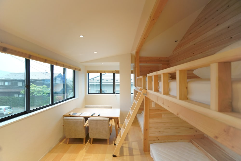 DOT HOSTEL & BAR 甲府