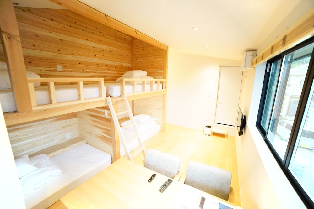 DOT HOSTEL & BAR 甲府