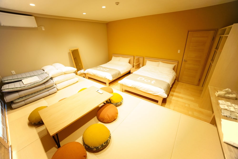 DOT HOSTEL & BAR 甲府