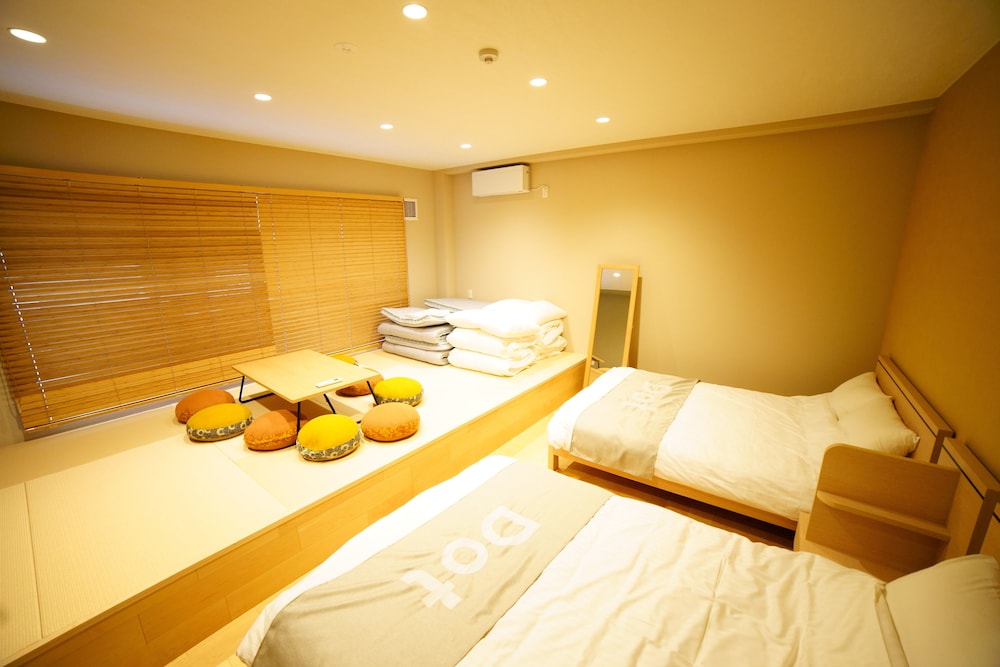 DOT HOSTEL & BAR 甲府