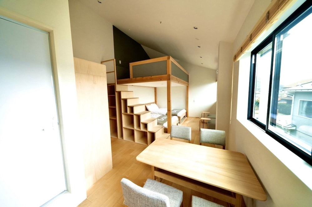 DOT HOSTEL & BAR 甲府