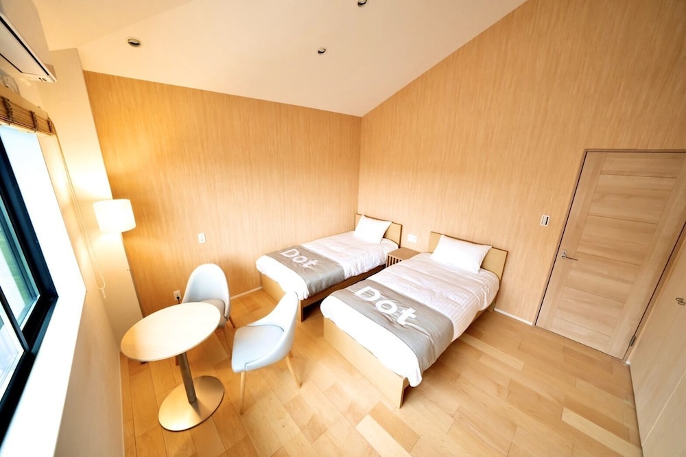 DOT HOSTEL & BAR 甲府