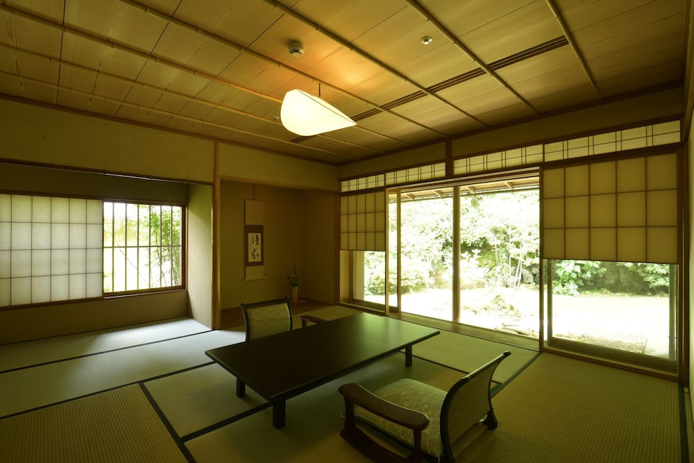 三養荘 清水