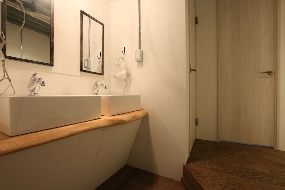 365BASE OUTDOOR HOSTEL 浜松