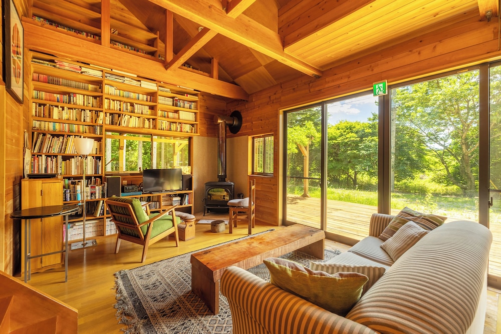 A CALM HOUSE IN THE WOODS 日光