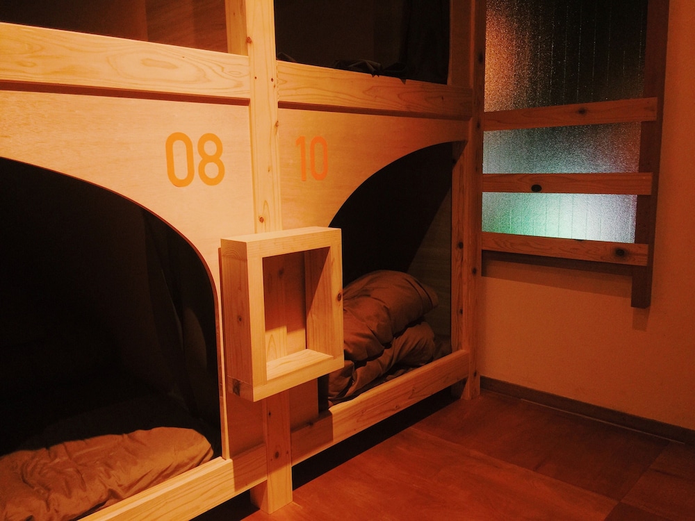 Y PUB & HOSTEL 米子