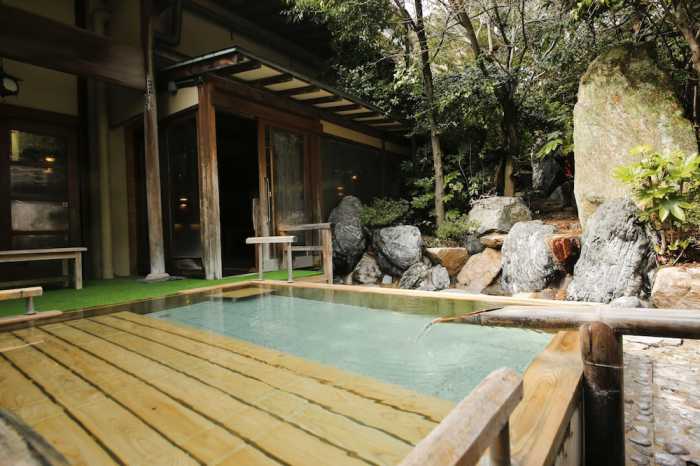 三朝温泉 依山楼岩崎 米子