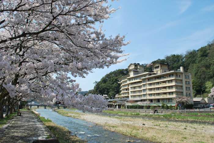 三朝温泉 依山楼岩崎 米子