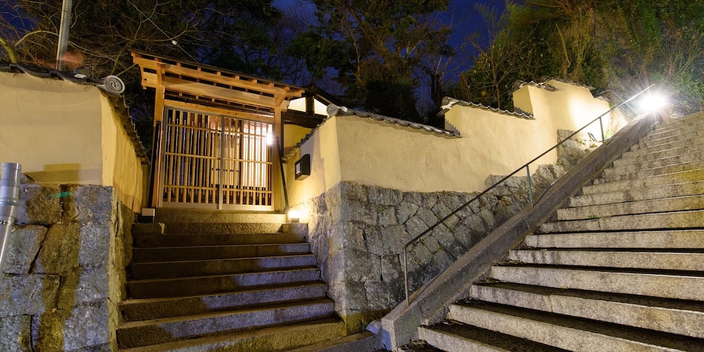 尾道千光寺坂の離菴ふう 尾道