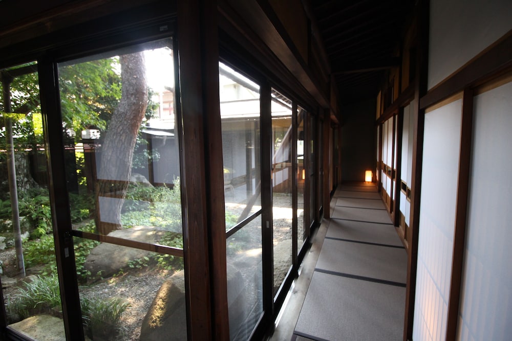 草の庭 高山