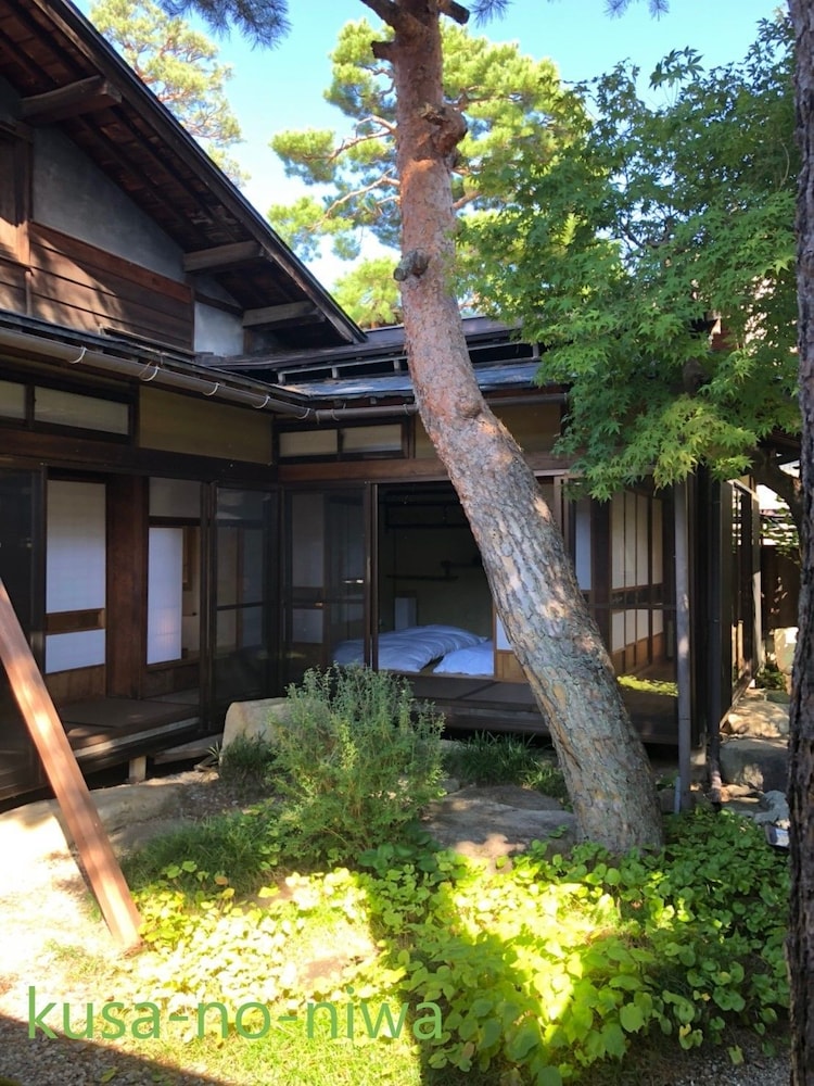 草の庭 高山