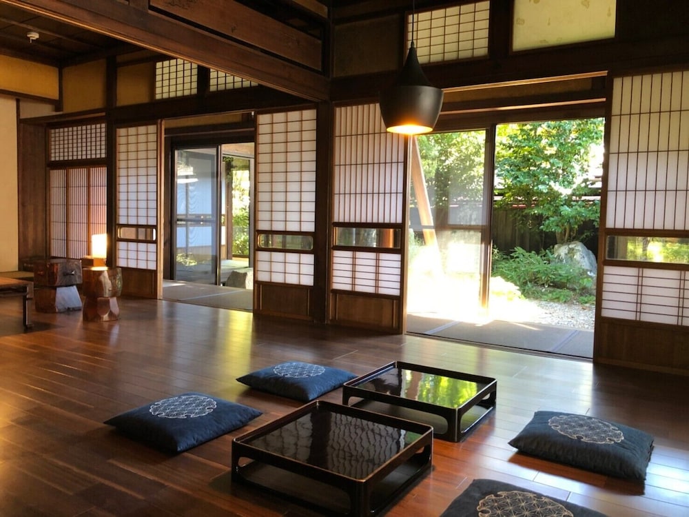 草の庭 高山
