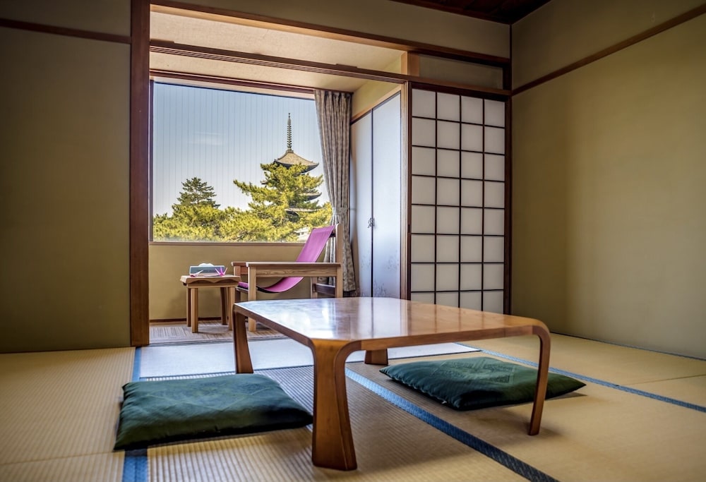 奈良県外国人観光客交流館 (奈良県猿沢イン) 奈良