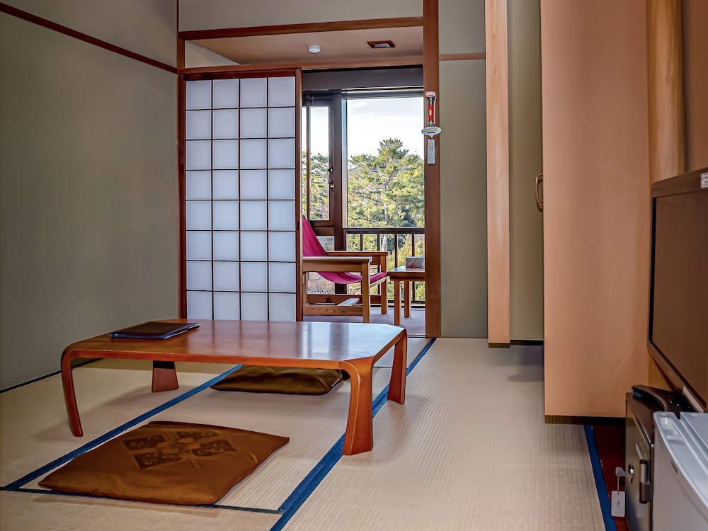 奈良県外国人観光客交流館 (奈良県猿沢イン) 奈良