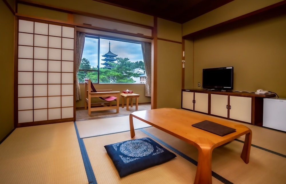 奈良県外国人観光客交流館 (奈良県猿沢イン) 奈良
