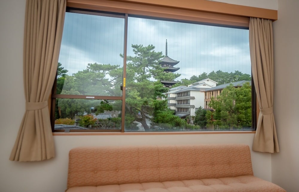 奈良県外国人観光客交流館 (奈良県猿沢イン) 奈良