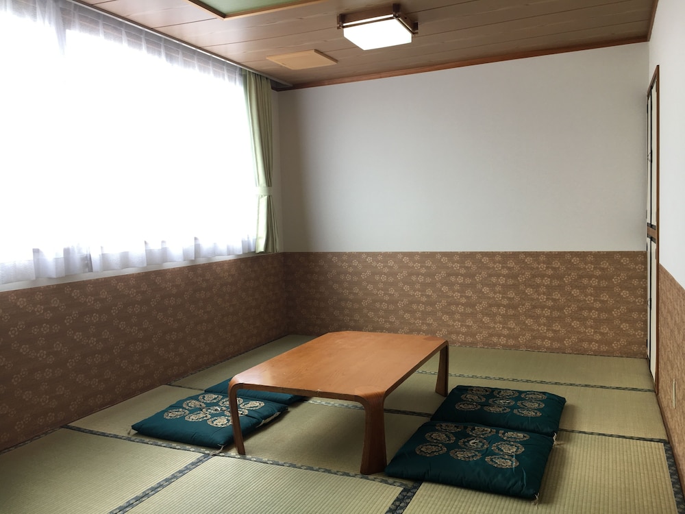 ビジネスホテル芹川 滋賀