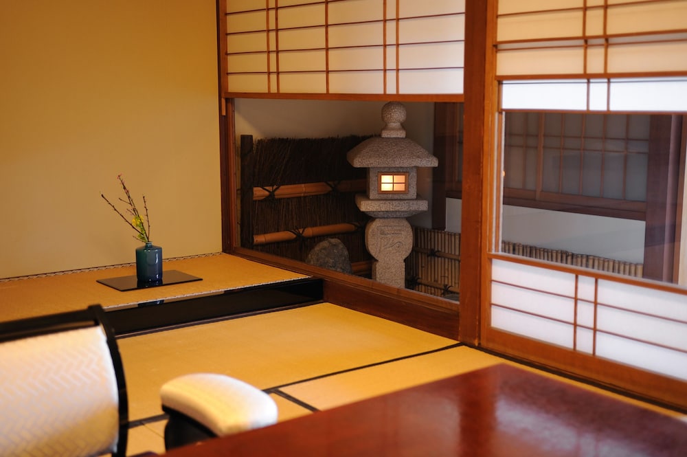 料亭旅館 やす井 滋賀