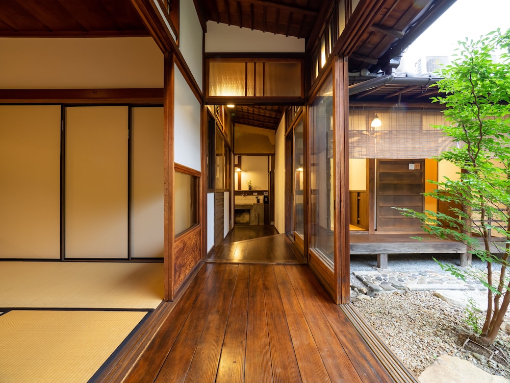 INASE OTSU MACHIYA BED & BREAKFAST 滋賀
