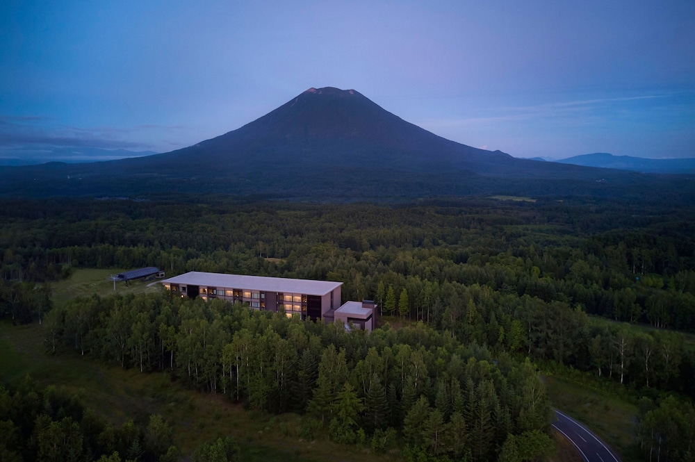 東山ニセコビレッジ、リッツ・カールトン・リザーブ ニセコ町