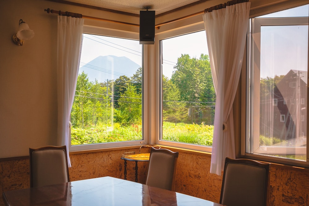 THE NISEKO SKI LODGE - HIGASHIYAMA ニセコ町