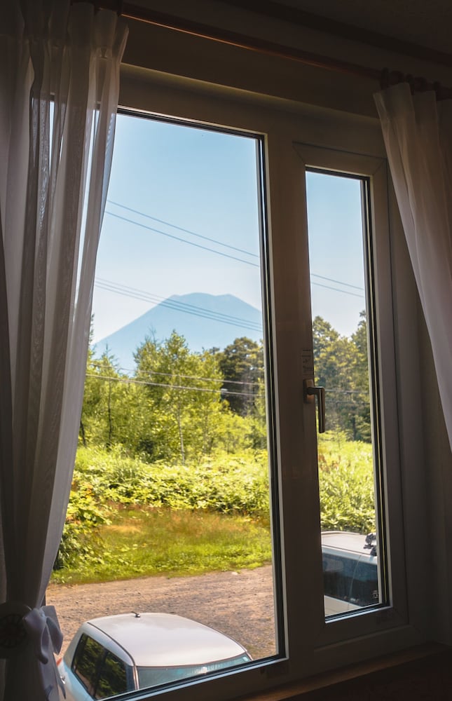 THE NISEKO SKI LODGE - HIGASHIYAMA ニセコ町